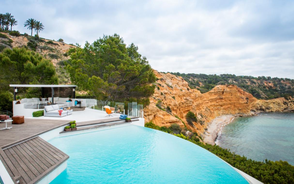 villa-ibiza-baleriac-spain-luxury-waterfront-infinity-pool (2).jpg