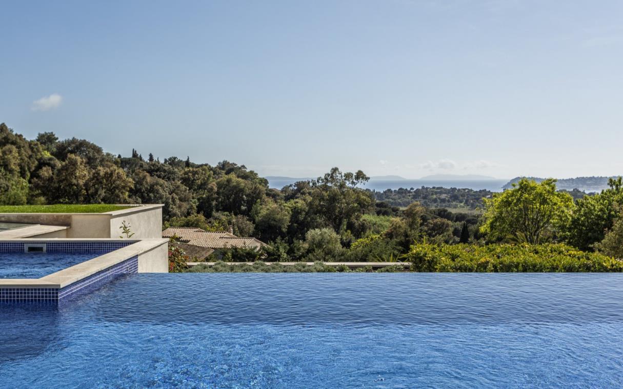 villa-st-tropez-cote-d-azur-france-pool-ocean-luxury-colibri-poo-1.jpg