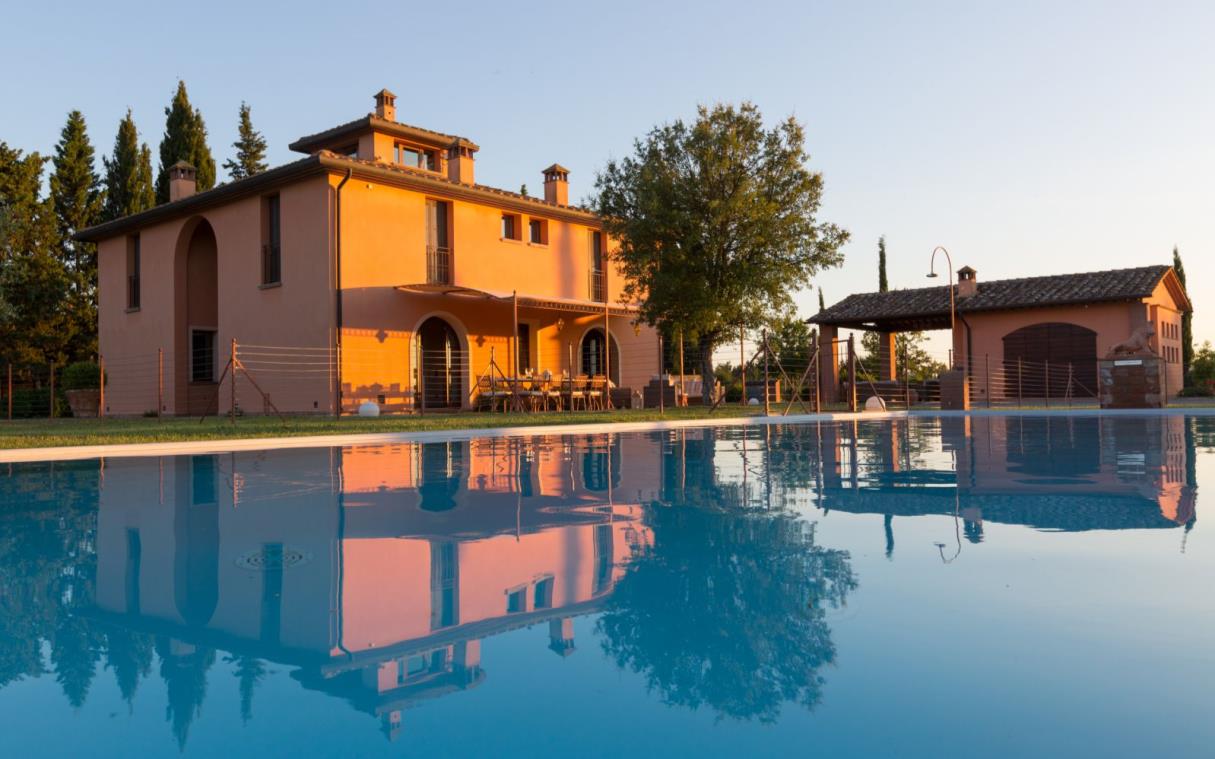 villa-siena-tuscany-countryside-pool-views-luxury-lestra-pool (14).jpg