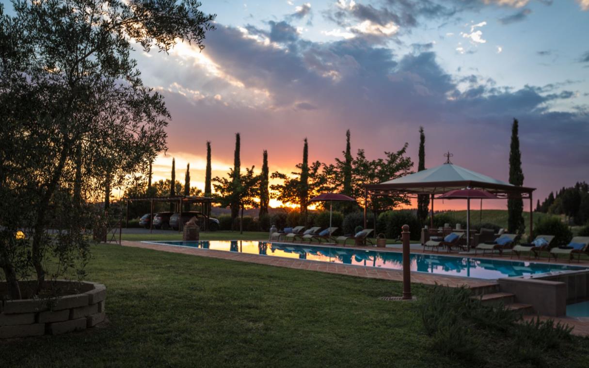 villa-siena-tuscany-countryside-pool-views-luxury-lestra-pool (13).jpg
