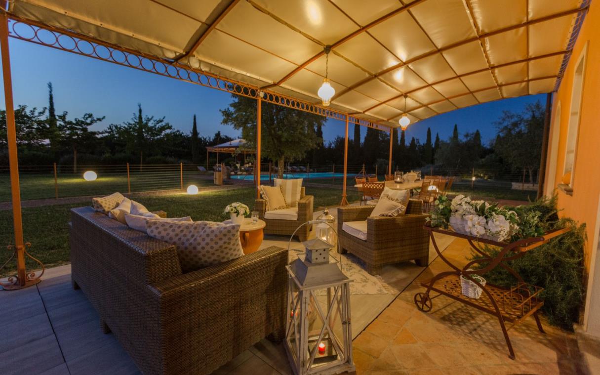 villa-siena-tuscany-countryside-pool-views-luxury-lestra-out-liv (8).jpg