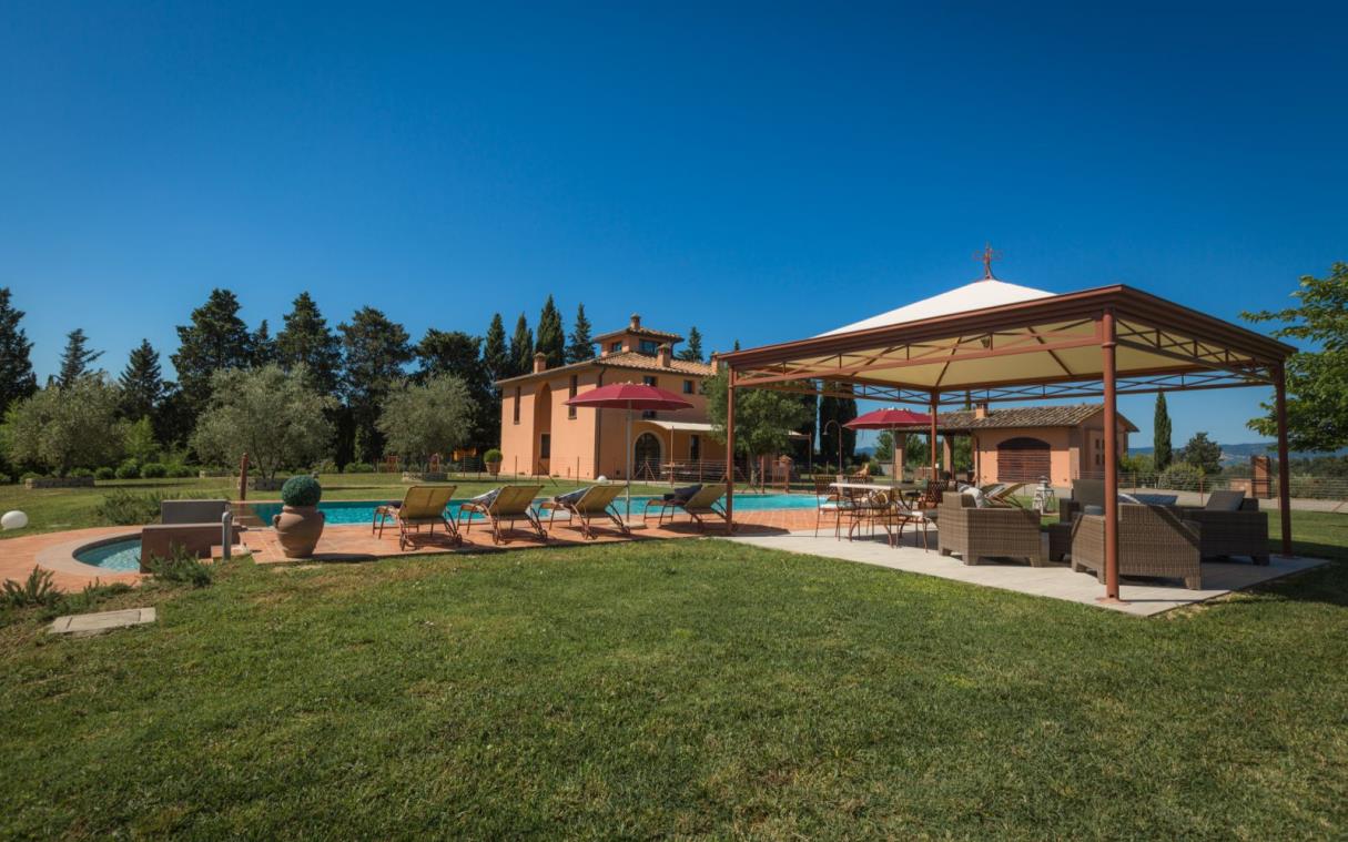 villa-siena-tuscany-countryside-pool-views-luxury-lestra-ext (14).jpg