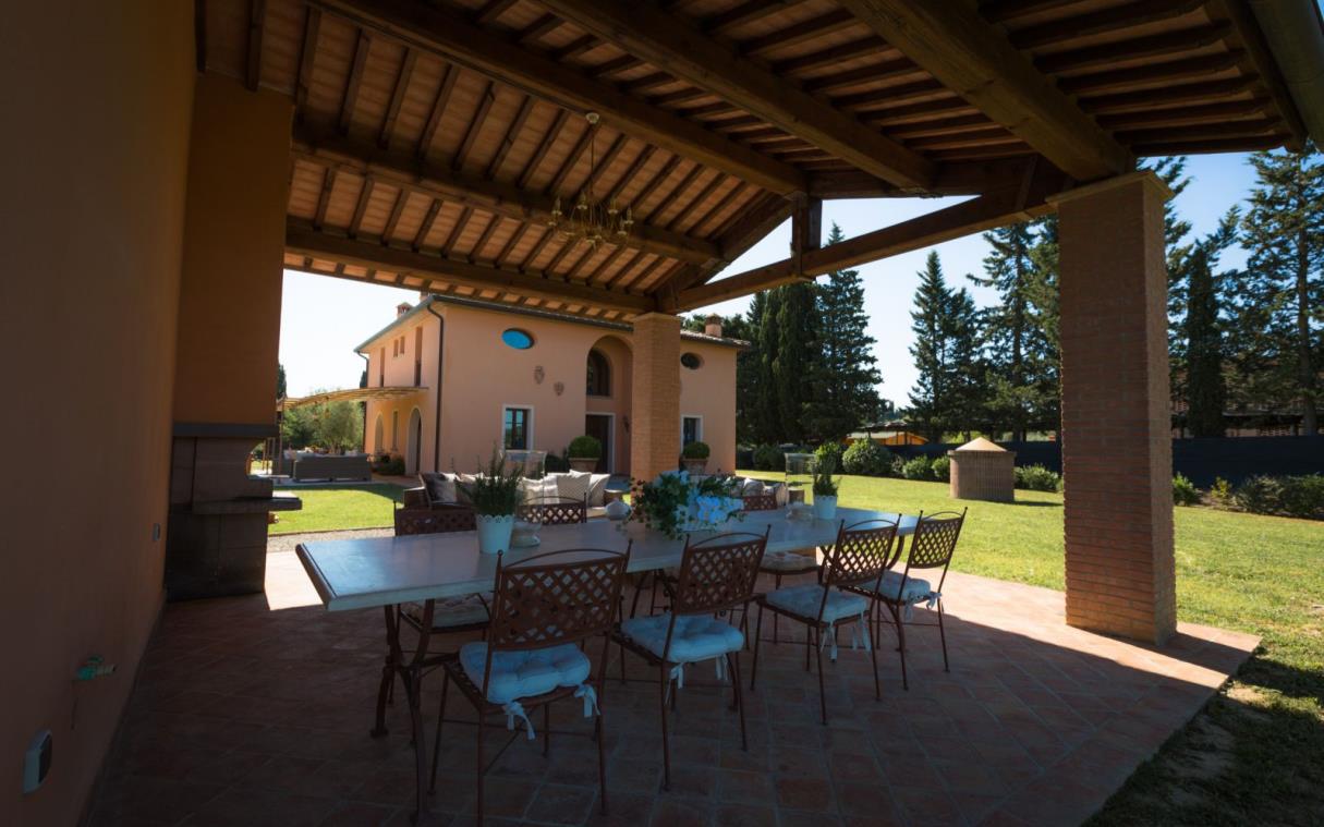 villa-siena-tuscany-countryside-pool-views-luxury-lestra-out-liv (4).jpg