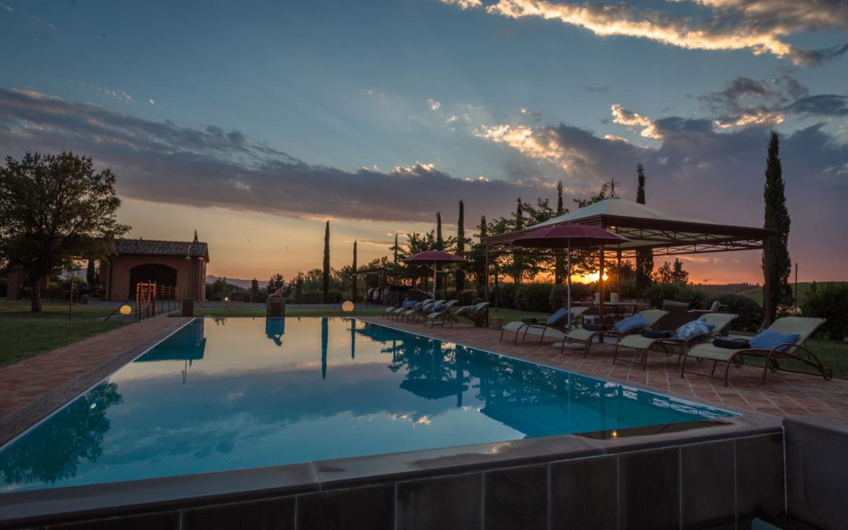villa-siena-tuscany-countryside-pool-views-luxury-lestra-pool (12).jpg