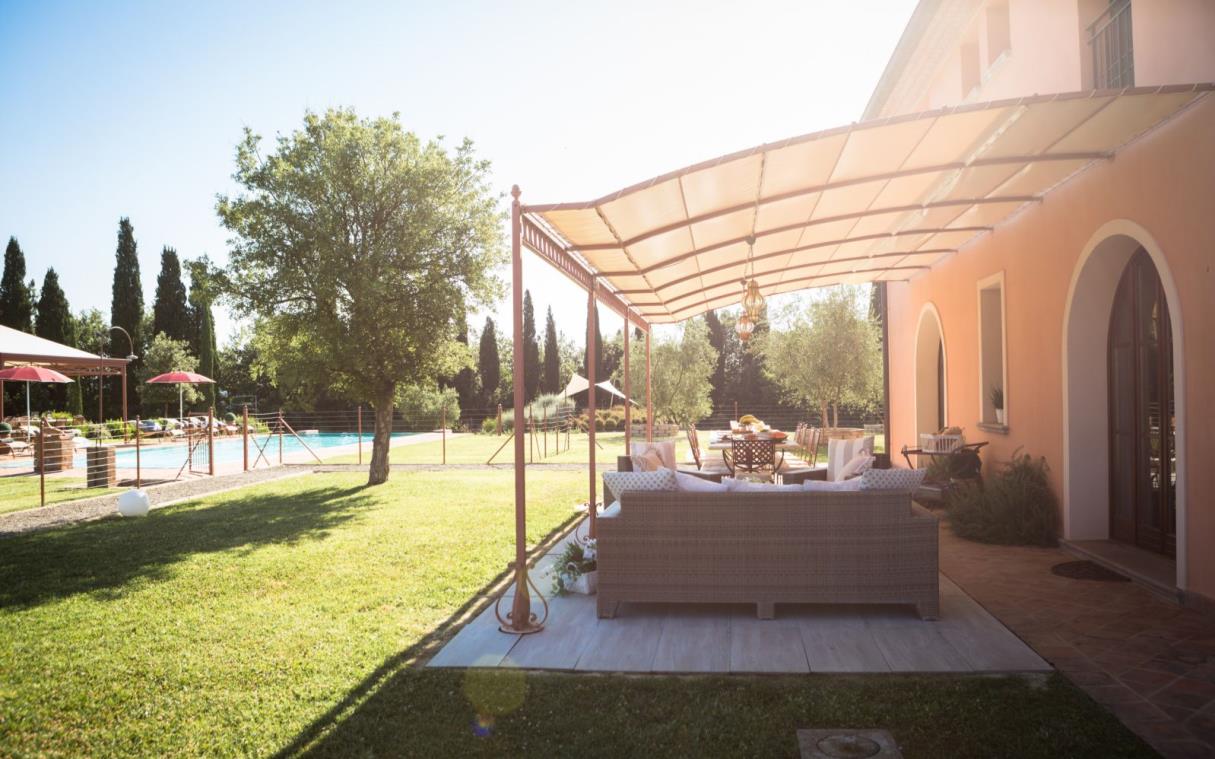 villa-siena-tuscany-countryside-pool-views-luxury-lestra-out-liv (2).jpg