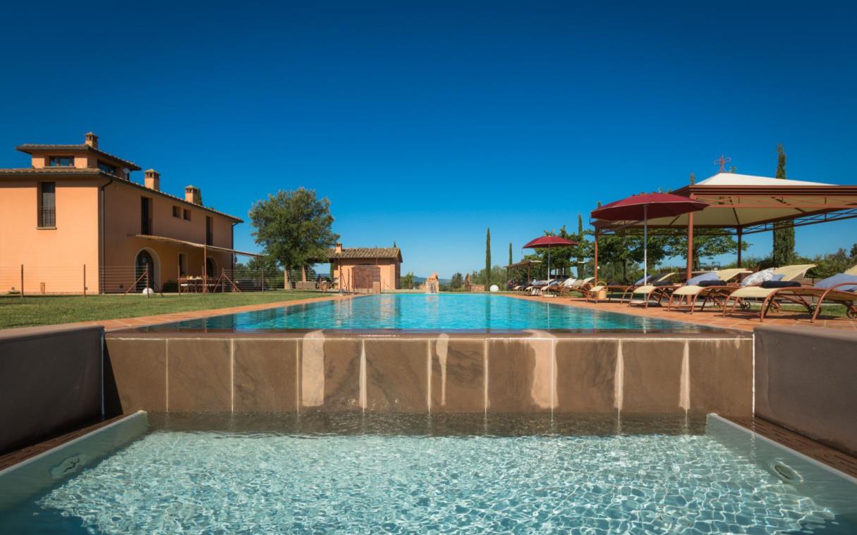 villa-siena-tuscany-countryside-pool-views-luxury-lestra-pool (7).jpg