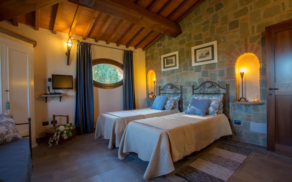 villa-siena-tuscany-countryside-pool-views-luxury-lestra-bed (3).jpg