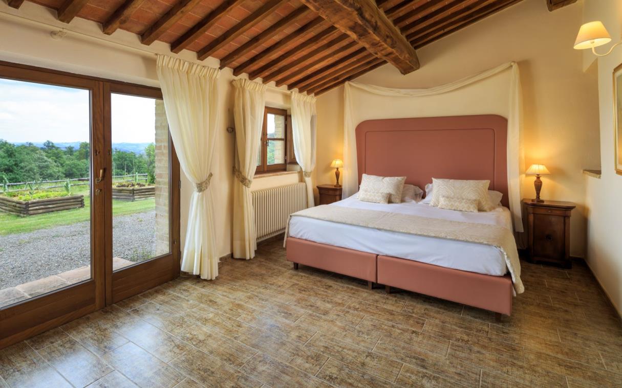villa-siena-tuscany-italy-luxury-pool-montesoli-bed (7).jpg