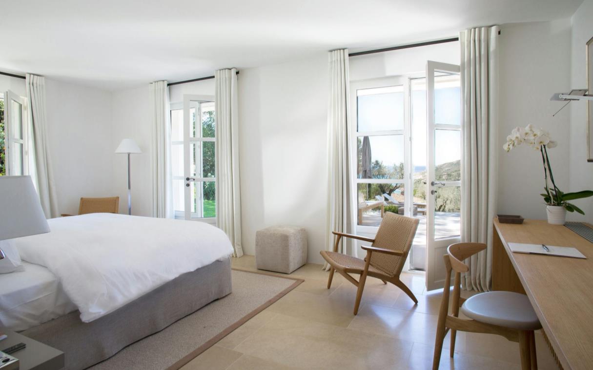 villa-cote-d-azur-luxury-sea-view-la-reserve-2-bed (1)