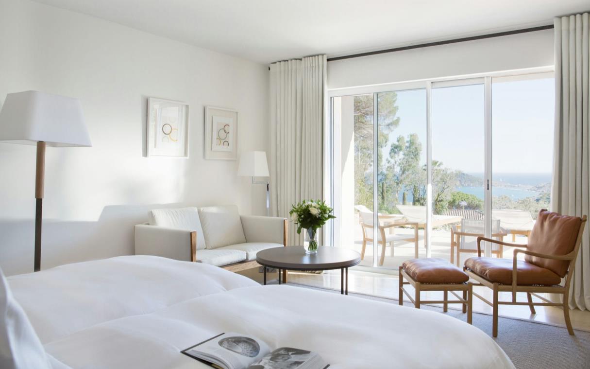 villa-cote-d-azur-luxury-sea-view-la-reserve-2-bed (3)