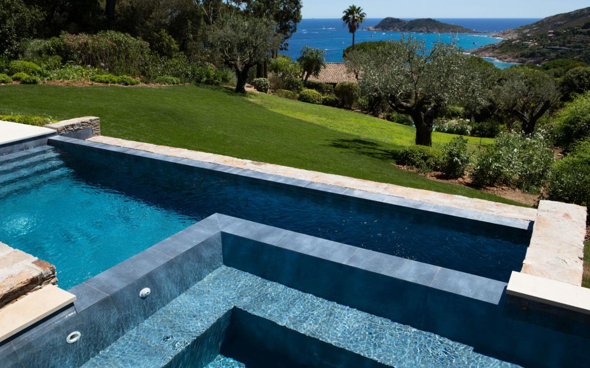 villa-cote-d-azur-luxury-sea-view-la-reserve-2-swim (5)