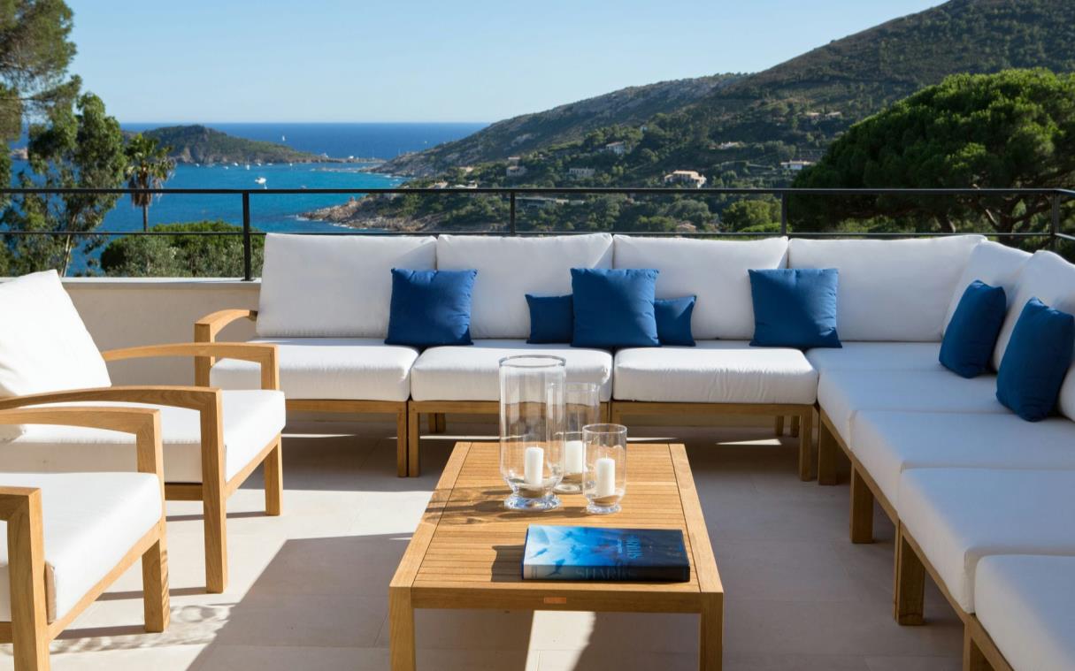 villa-cote-d-azur-luxury-sea-view-la-reserve-2-out-liv (1)