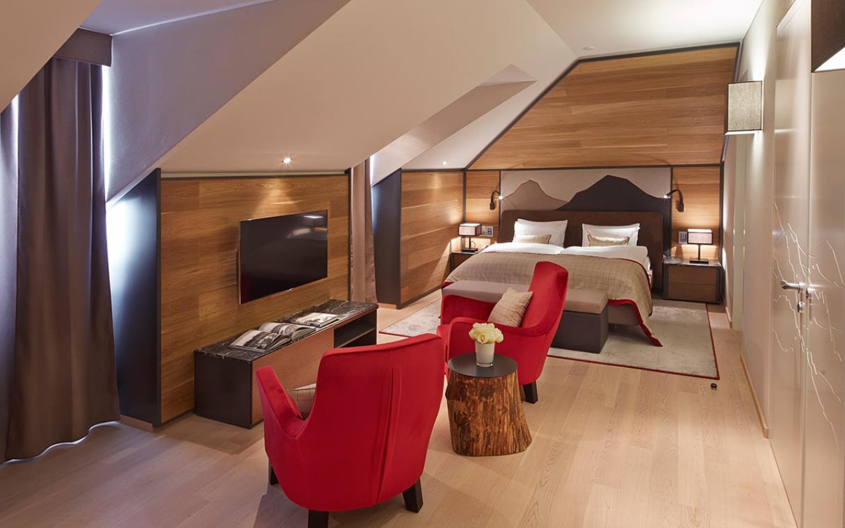 apartment-st-moritz-switzerland-luxury-spa-piz-bellavista-bed (4).jpg