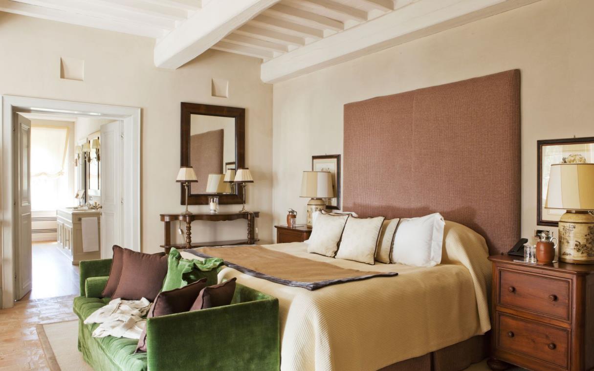 villa-siena-tuscany-italy-luxury-castiglion-del-bosco-oliviera-bed (1).jpg