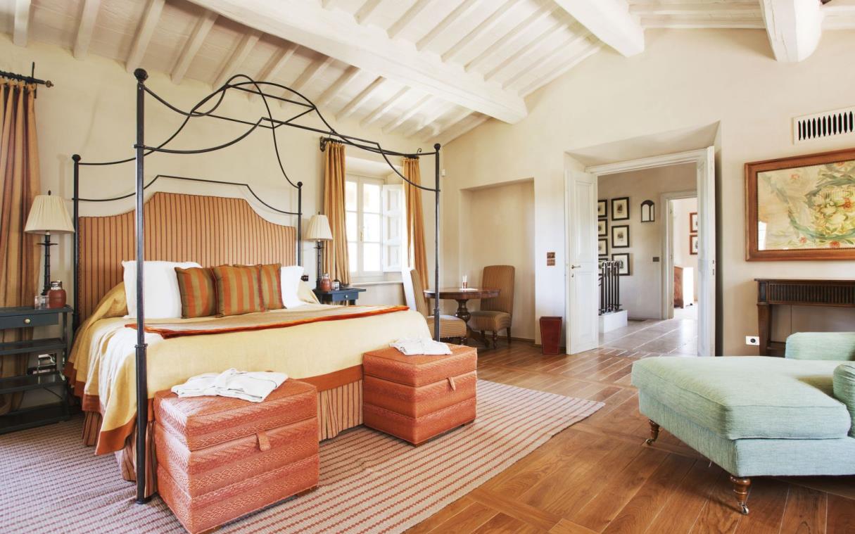 villa-siena-tuscany-italy-luxury-castiglion-del-bosco-oliviera-bed (2).jpg
