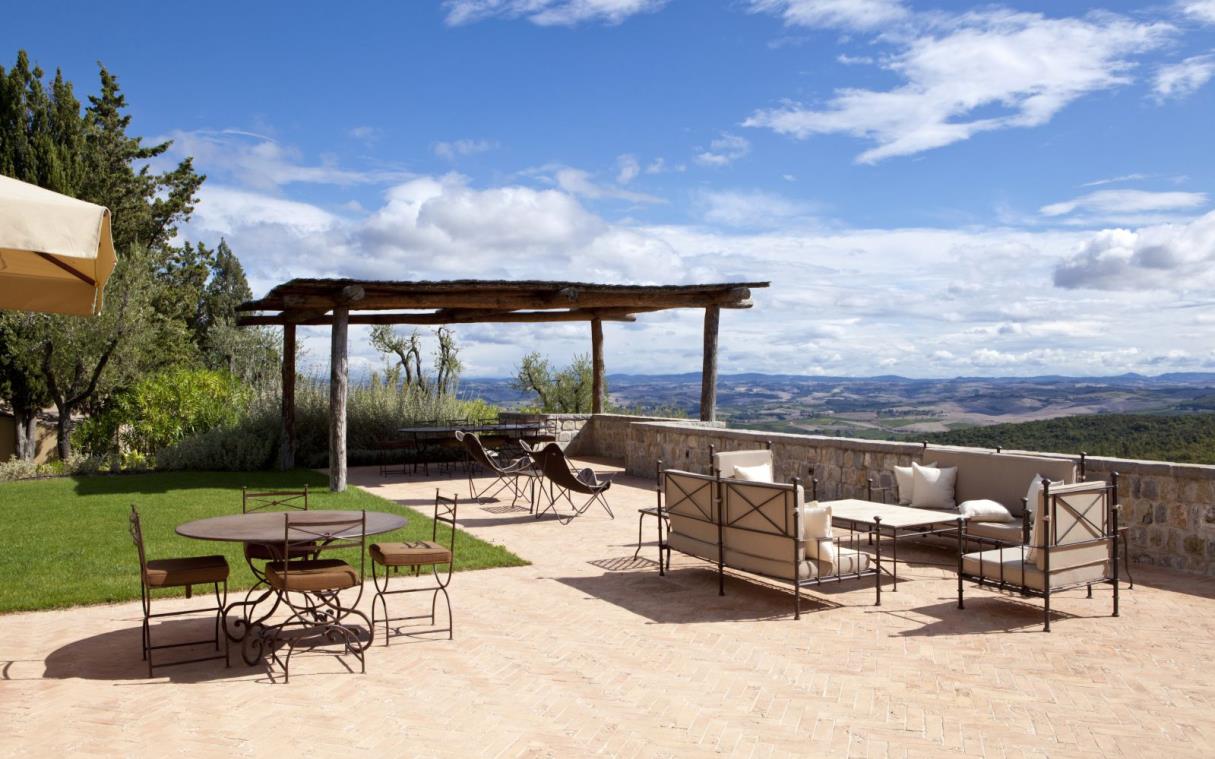 villa-siena-tuscany-italy-luxury-pool-castiglion-bosco-oliviera-terr.jpg