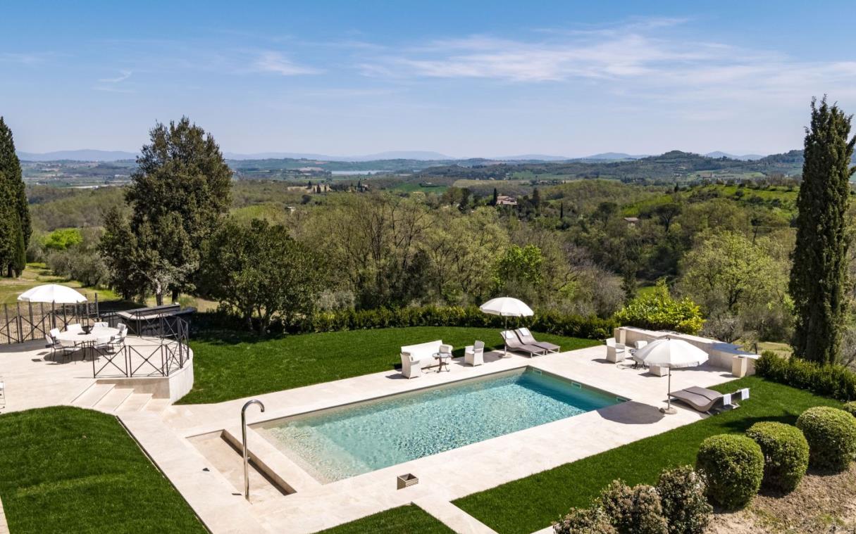 villa-siena-tuscany-italy-luxury-swimming-parco-del-principe-pool.jpg
