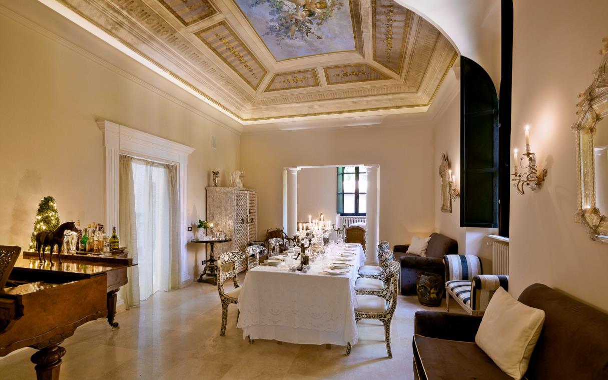 villa-siena-tuscany-italy-luxury-swimming-parco-del-principe-din.jpg
