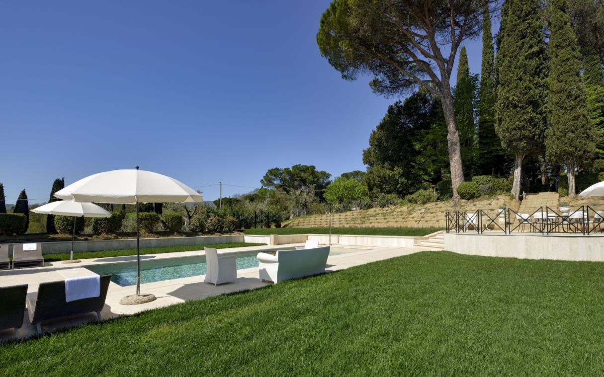 villa-siena-tuscany-italy-luxury-swimming-parco-del-principe-pool (6).jpg