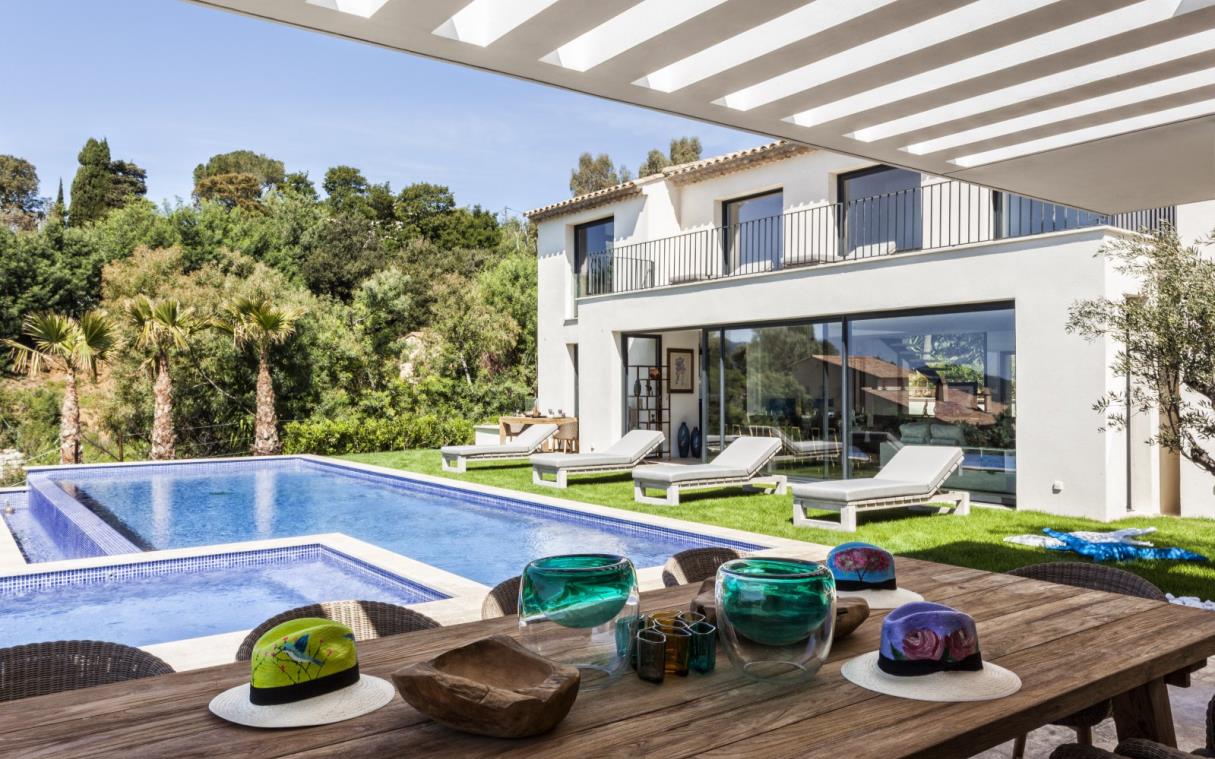 villa-st-tropez-cote-d-azur-france-pool-ocean-luxury-colibri-out-din-2.jpg
