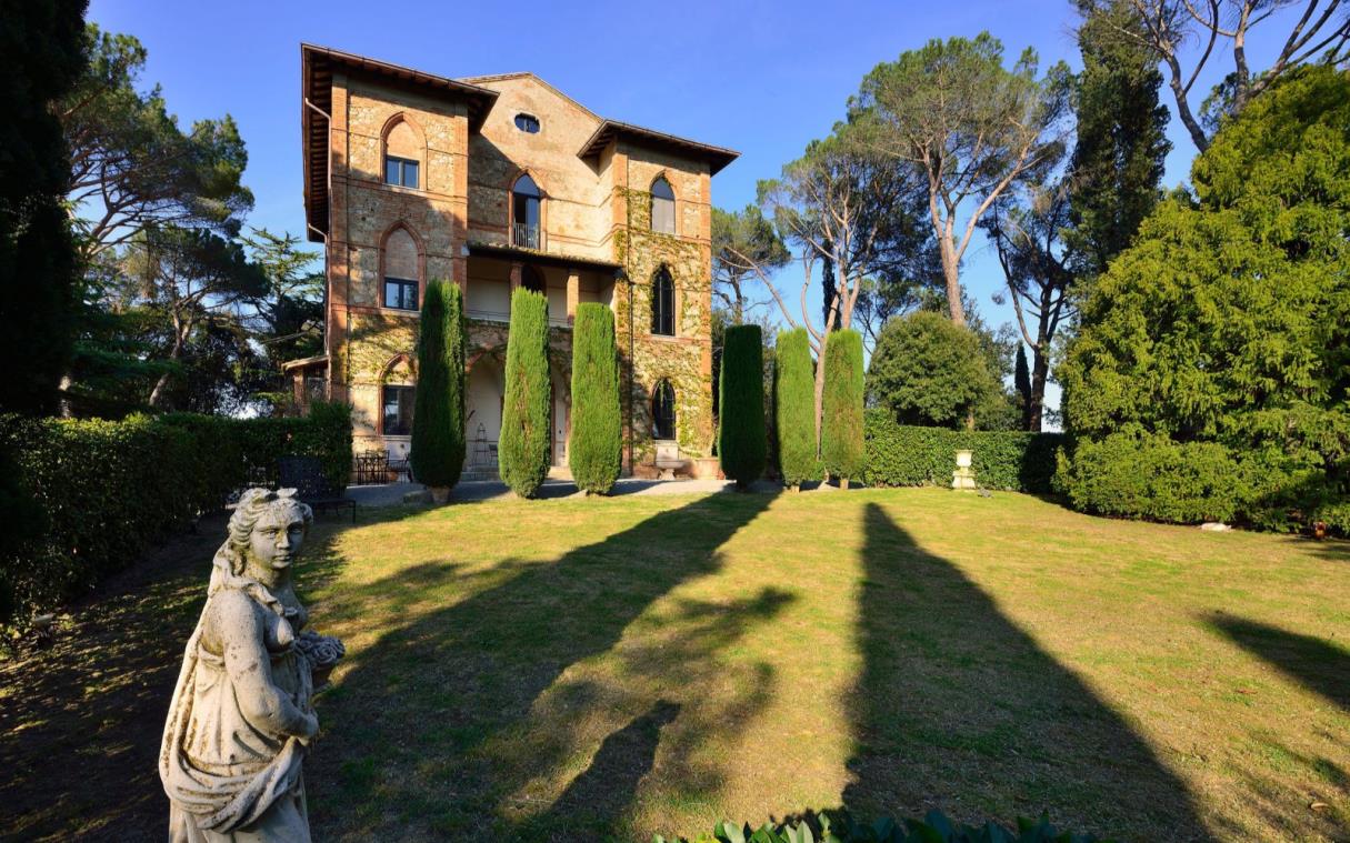 villa-siena-tuscany-italy-luxury-swimming-parco-del-principe-ext.jpg