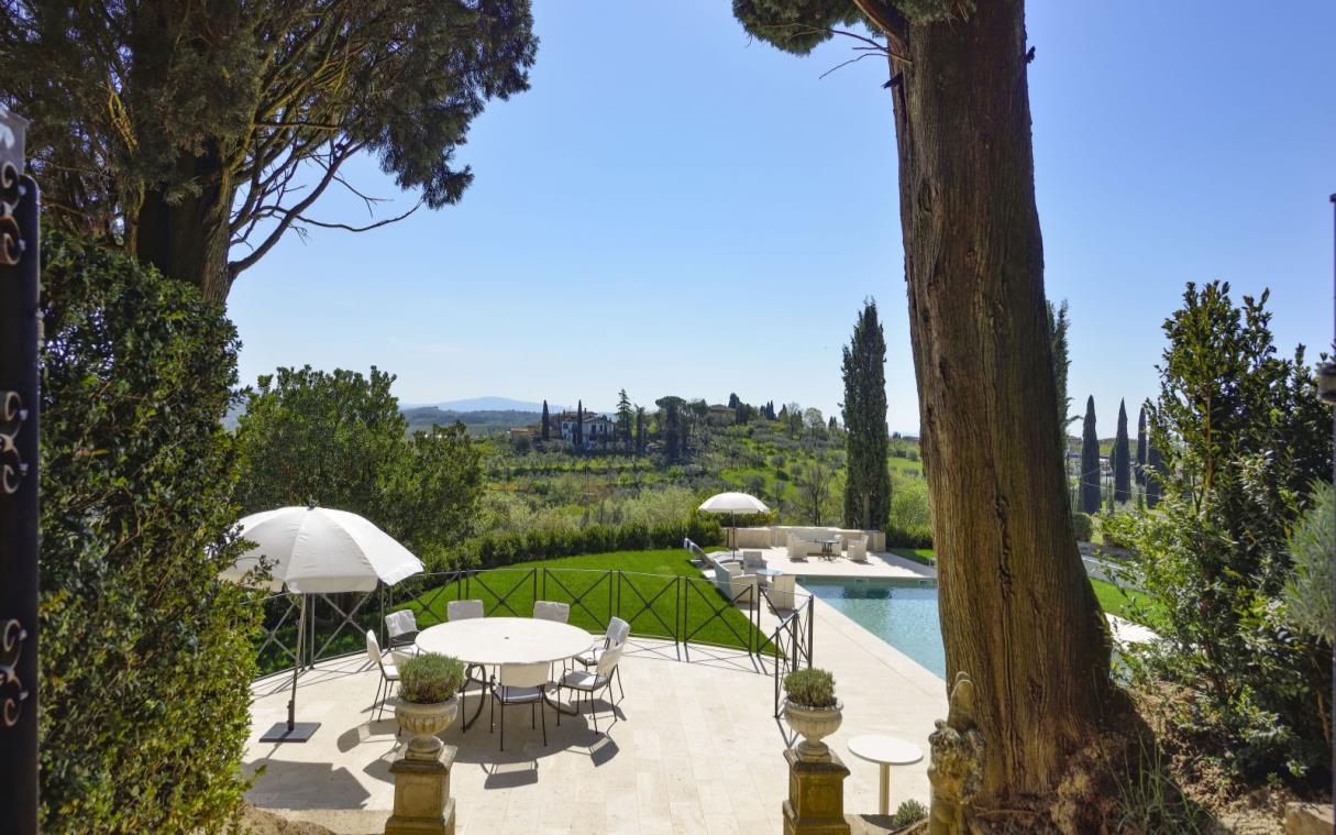 villa-siena-tuscany-italy-luxury-swimming-parco-del-principe-ter.jpg
