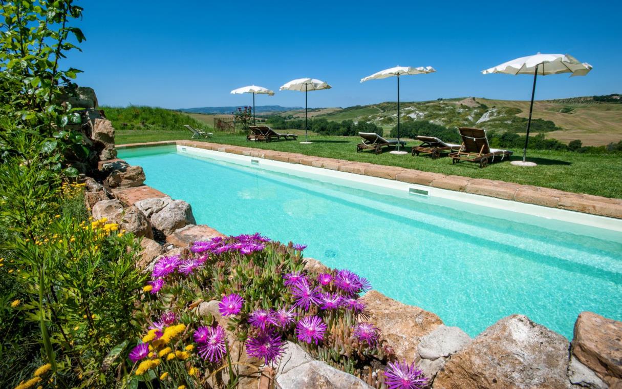 villa-pienza-tuscany-italy-luxury-countryside-privata-poo-1.jpg