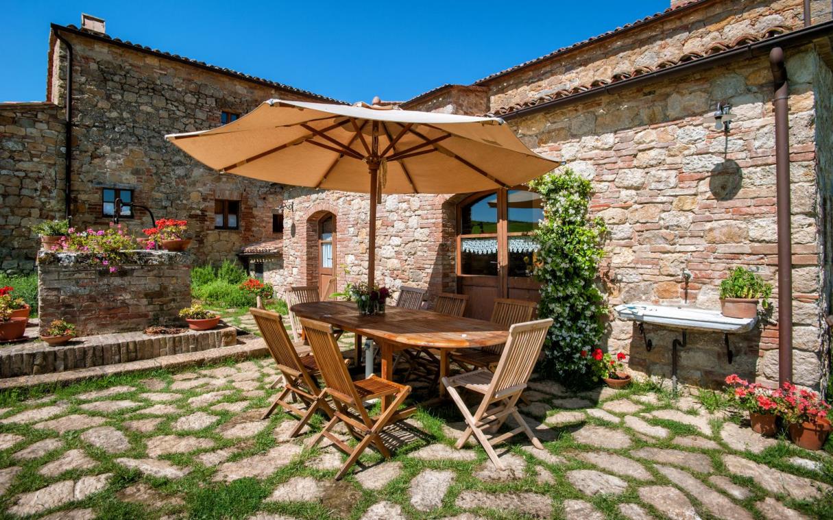 villa-pienza-tuscany-italy-luxury-countryside-privata-out-3.jpg