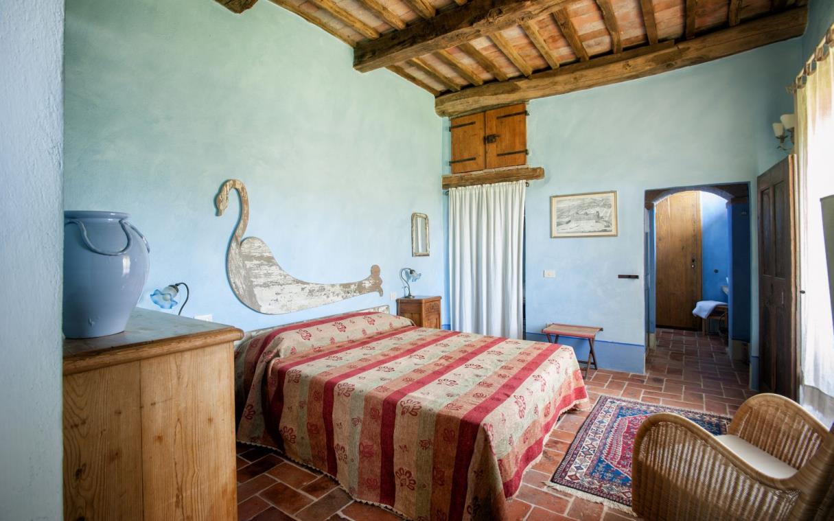villa-pienza-tuscany-italy-luxury-countryside-privata-bed-9.jpg
