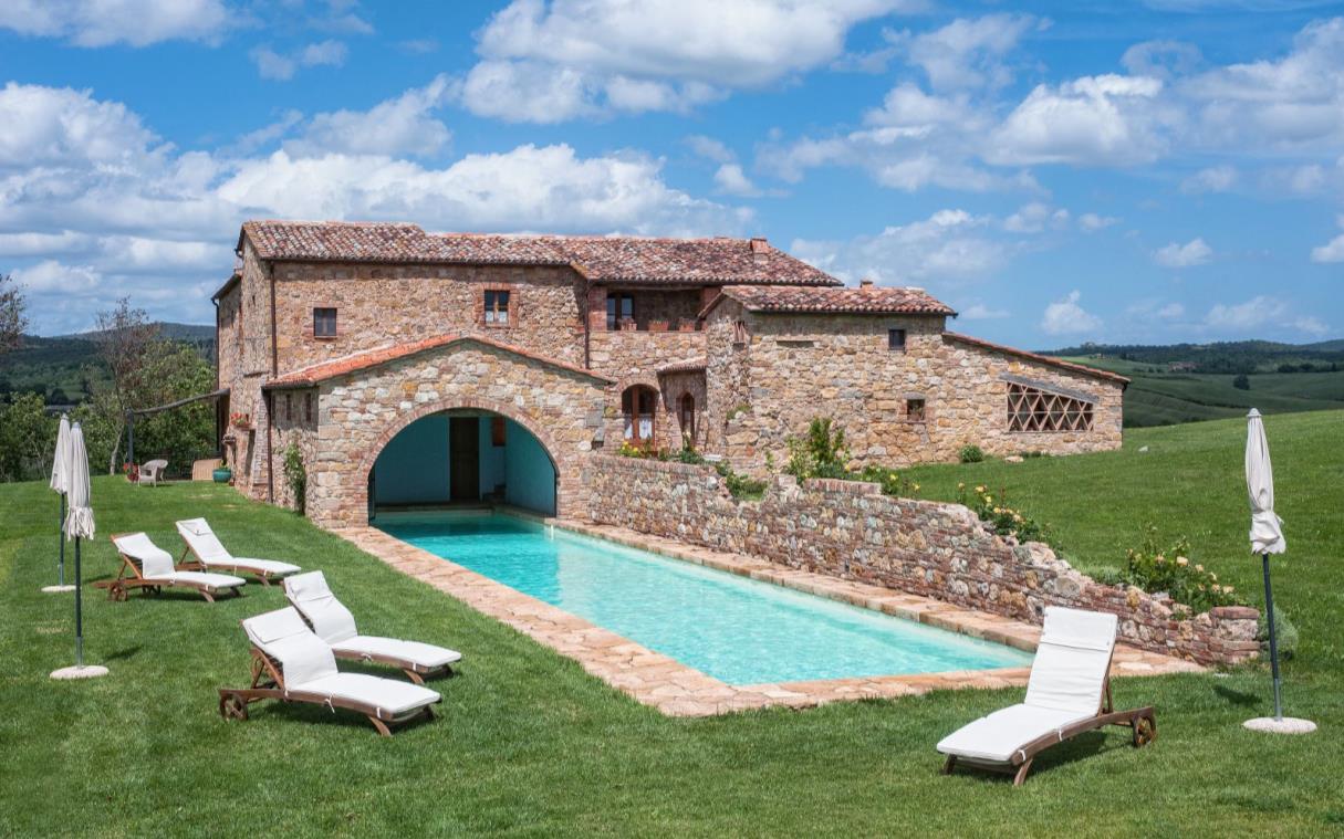 villa-pienza-tuscany-italy-luxury-countryside-privata-ext-cov.jpg