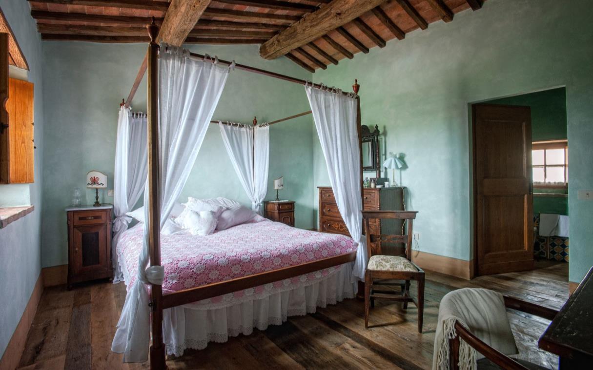 villa-pienza-tuscany-italy-luxury-countryside-privata-bed-3.jpg