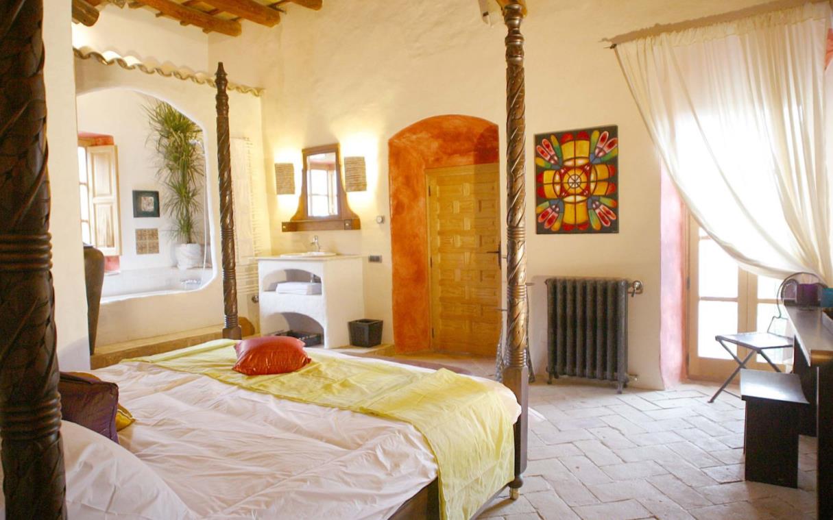 villa-barcelona-costa-brava-spain-luxury-almiral-de-la-fonte-bed (2).jpg