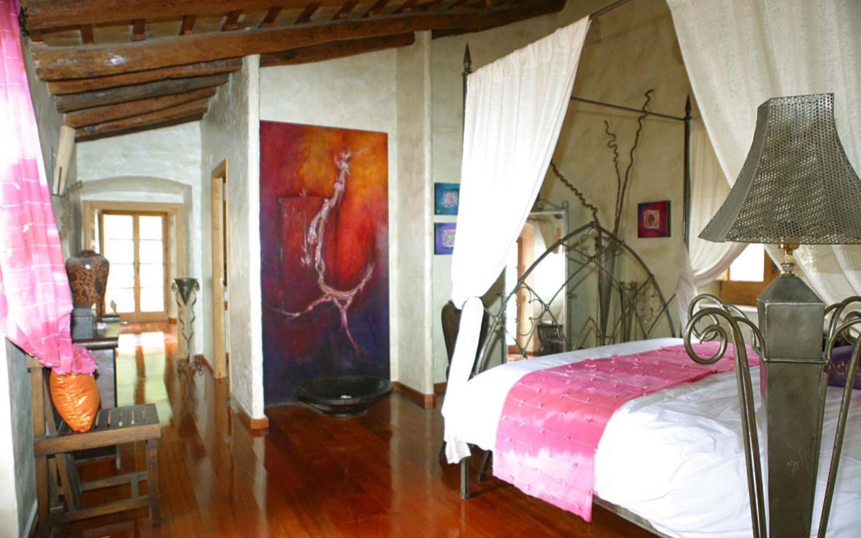 villa-barcelona-costa-brava-spain-luxury-almiral-de-la-fonte-bed (1).jpg