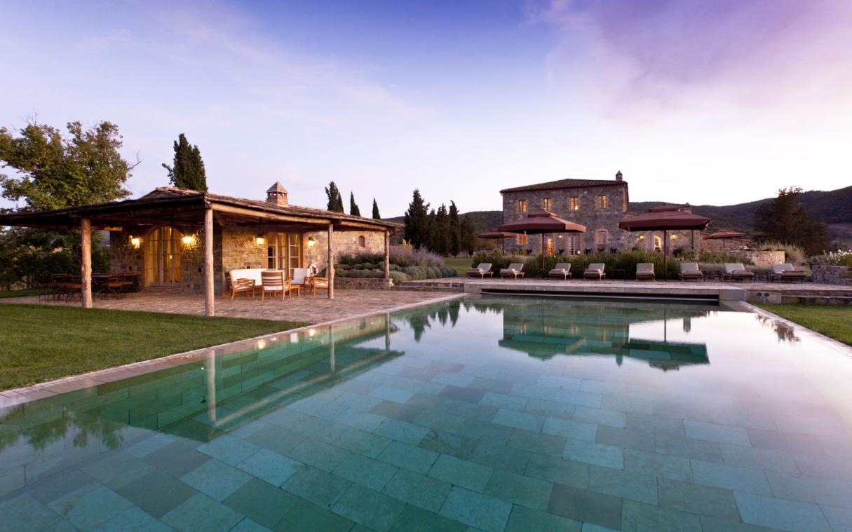 villa-siena-tuscany-italy-luxury-pool-castiglion-bosco-sant-anna-COV.jpg