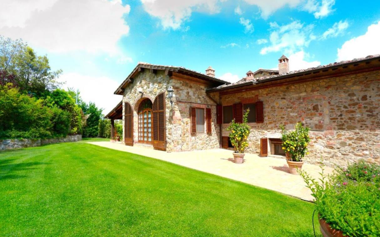 villa-chianti-siena-tuscany-italy-pool-luxury-serravalle-ext (2).jpg