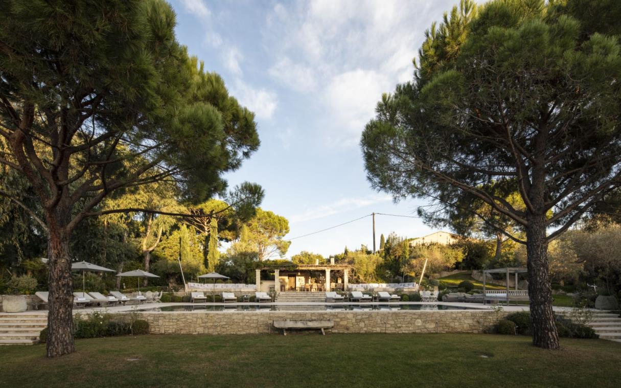 villa-st-tropez-france-luxury-pool-gardens-games-dreamland-gar (13).jpg
