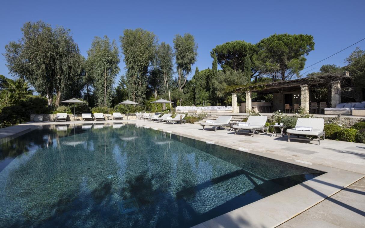 villa-st-tropez-france-luxury-pool-gardens-games-dreamland-pool (10).jpg