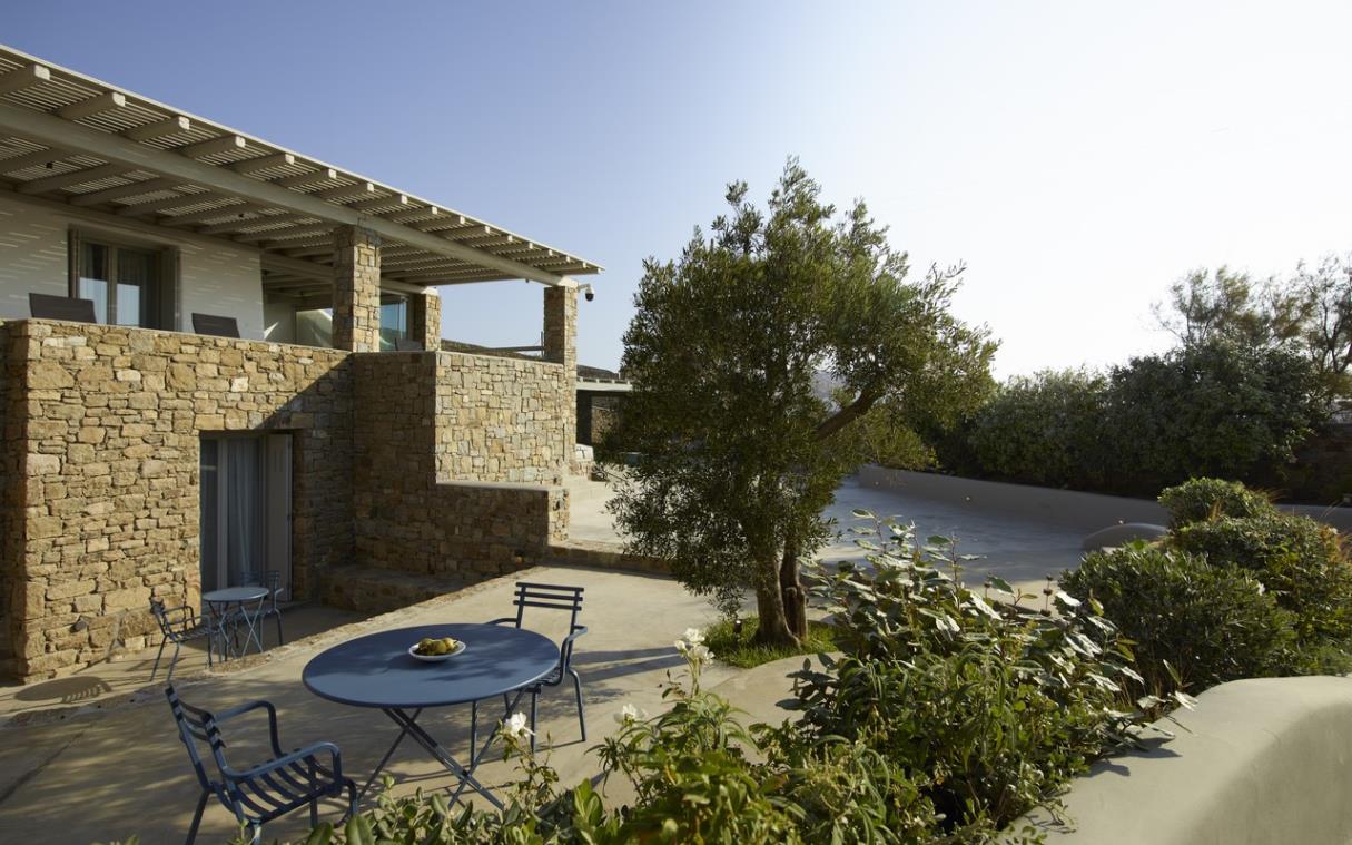 villa-mykonos-greek-islands-greece-luxury-pool-bluewave-XL-out-din1 (2).jpg