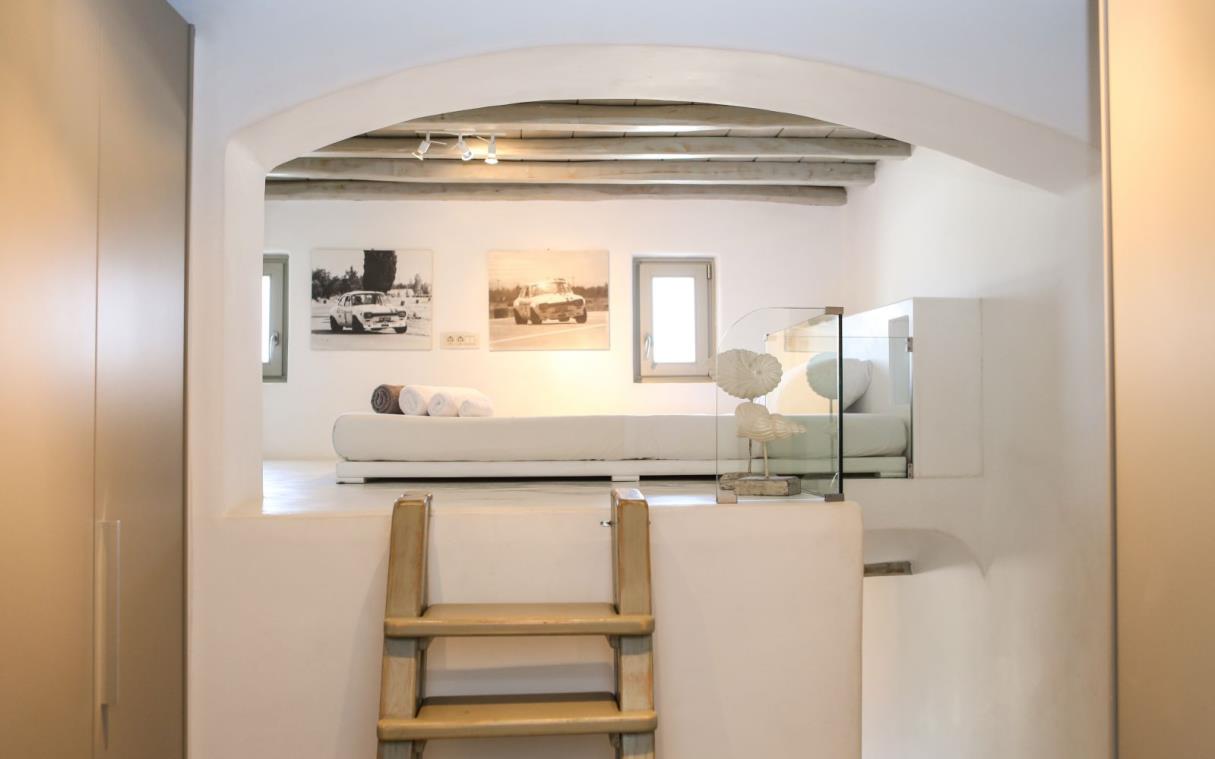 villa-agios-stefanos-mykonos-cyclades-modern-luxury-casa-di-mare-main-bed (11).jpg