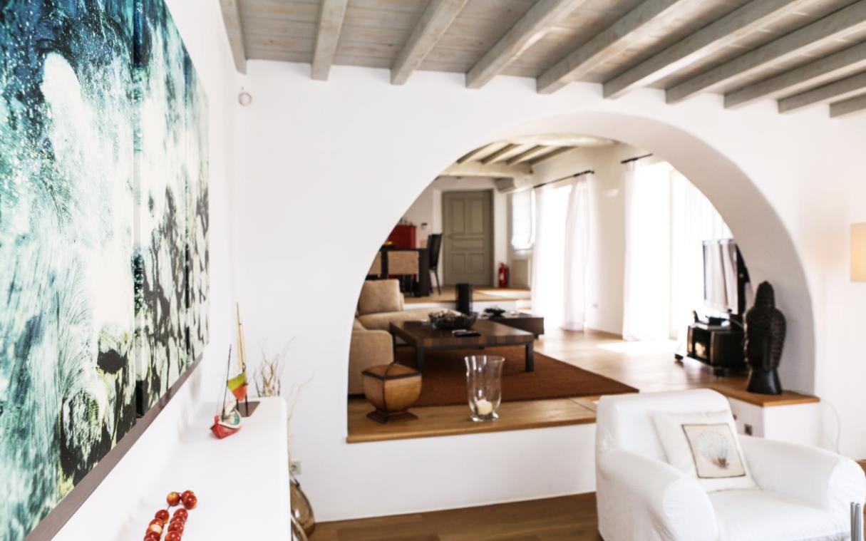 villa-agios-stefanos-mykonos-cyclades-modern-luxury-casa-di-mare-main-liv (4).jpg