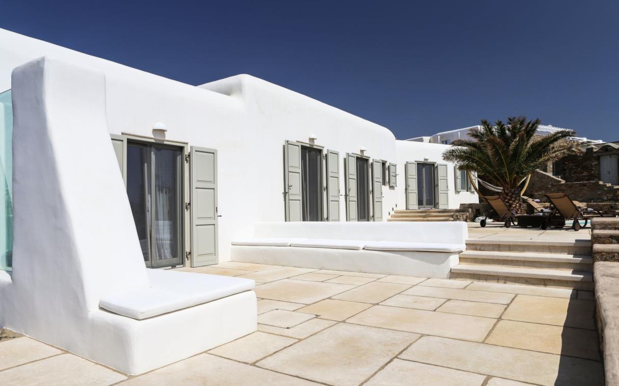 villa-agios-stefanos-mykonos-cyclades-modern-luxury-casa-di-mare-ext (2).jpg