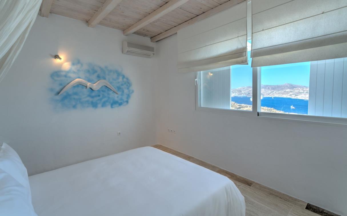 villa-mykonos-cyclades-greece-beach-pool-vie-luxury-aiolos-bed-2.jpg