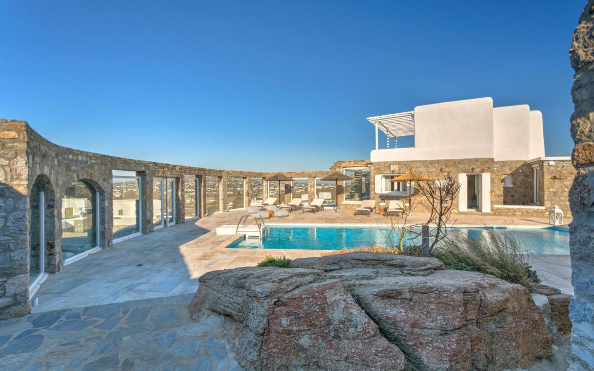 villa-mykonos-cyclades-greece-beach-pool-vie-luxury-aiolos-ext-2.jpg