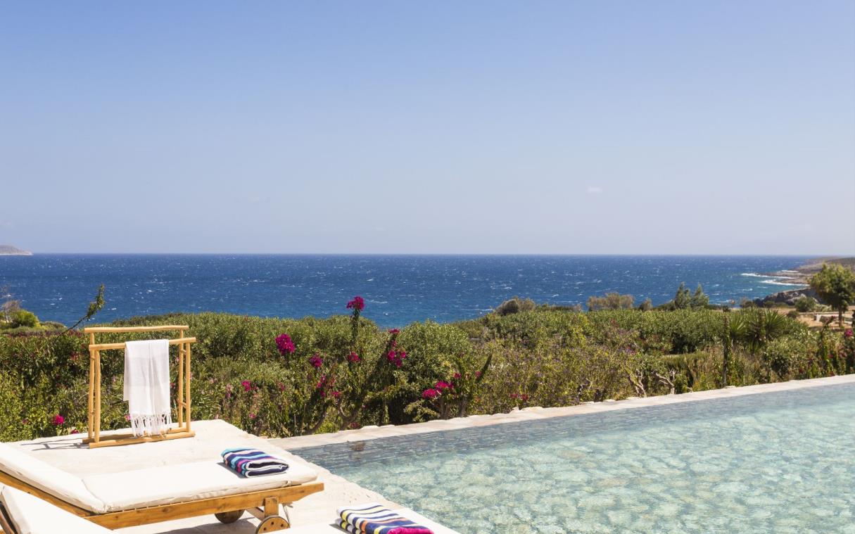 villa-antiparos-cyclades-greece-luxury-pool-maria-swim (2).jpg