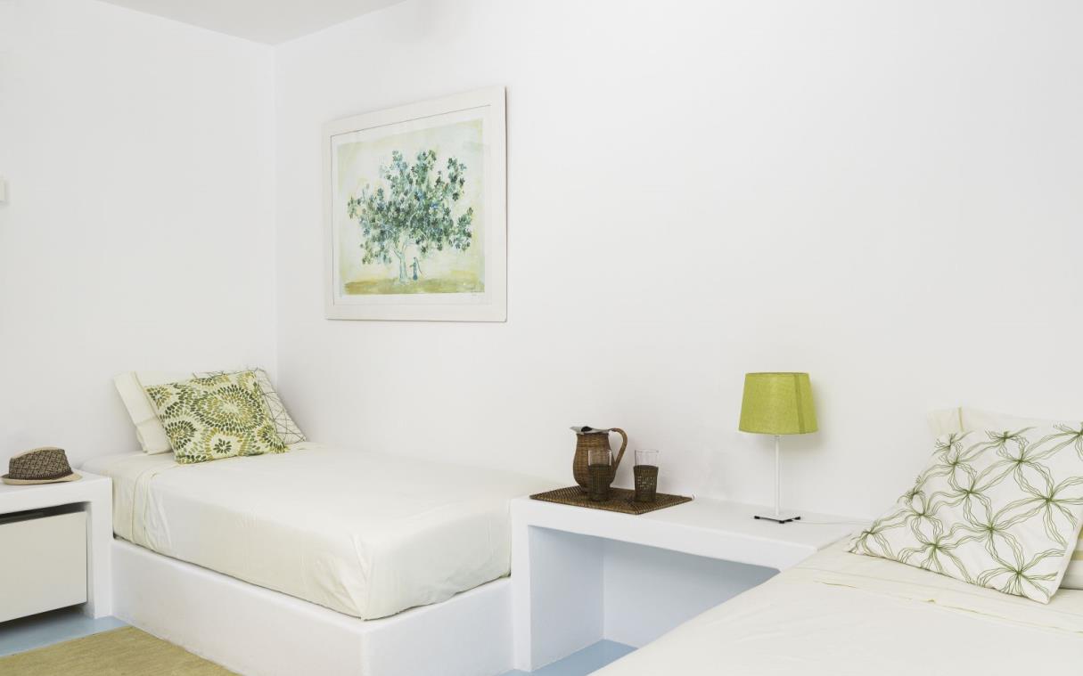 villa-antiparos-cyclades-greece-luxury-pool-maria-bed (9).jpg