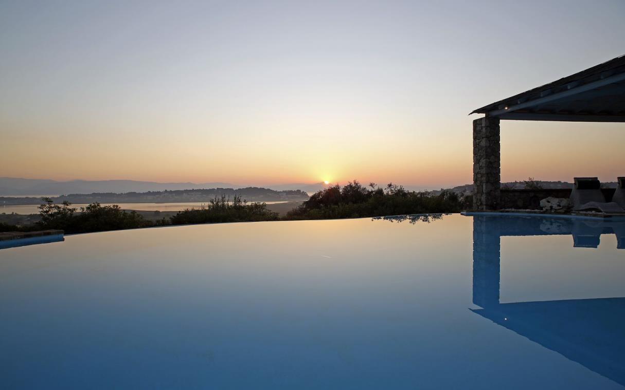 villa-corfu-ionian-islands-greece-luxury-pool-views-piedra-COV.jpg