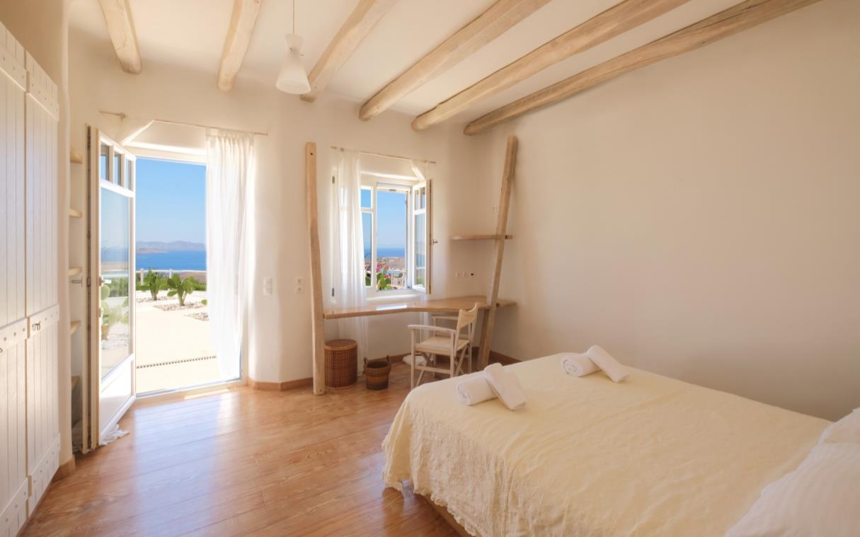 villa-paros-greek-islands-greece-luxury-pool-delion-bed (4)