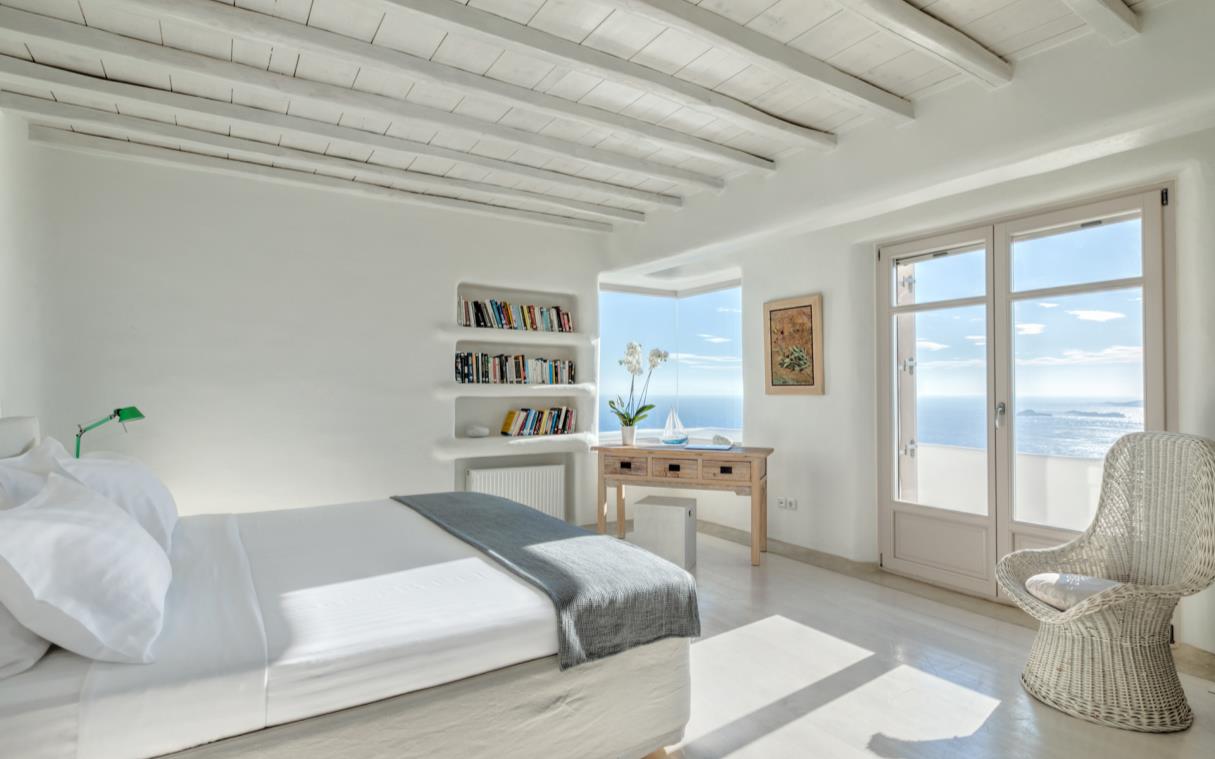 villa-mykonos-cyclades-islands-pool-beach-luxury-alia5-bed (2).jpg
