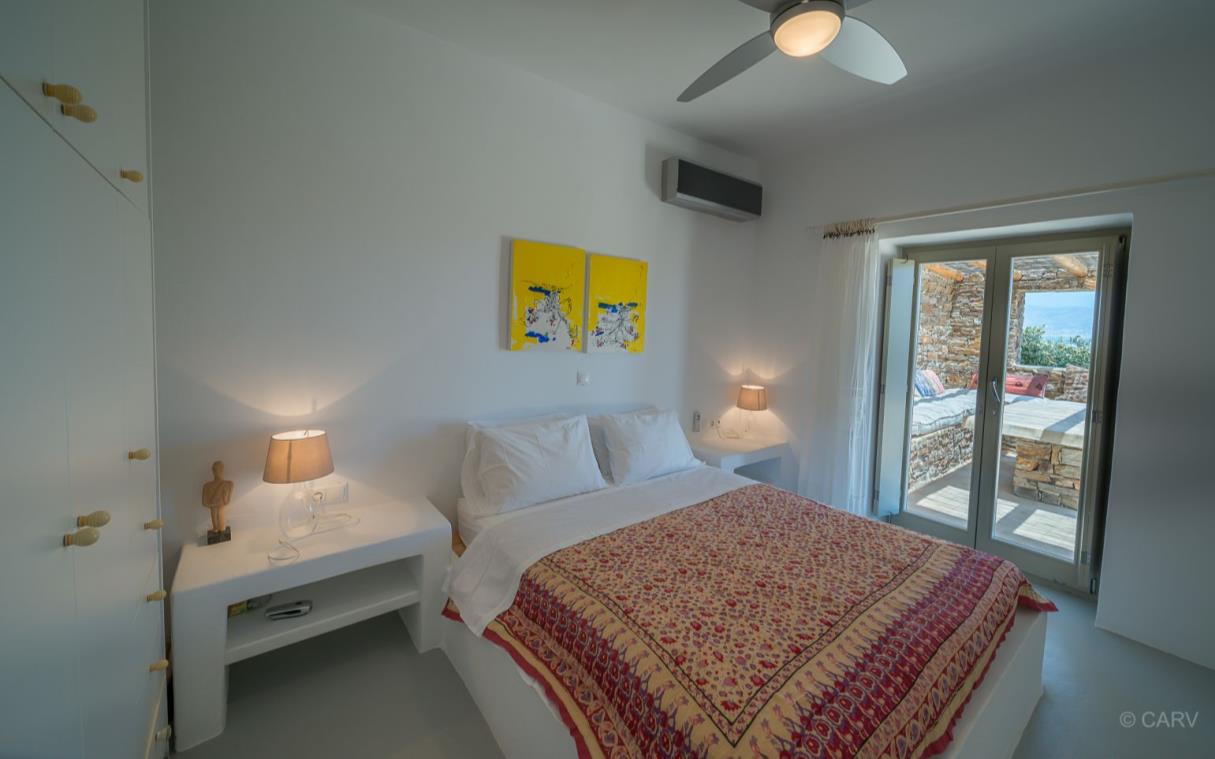 villa-antiparos-cyclades-greece-pool-beach-petalida-guesthouse-bed (1).jpg