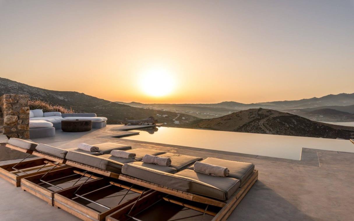 villa-mykonos-cyclades-greek-islands-greece-sea-pool-luxury-adelaide-swim (5).jpg